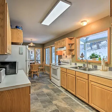 Montana Home On 5 Acres Near Lake Koocanusa!